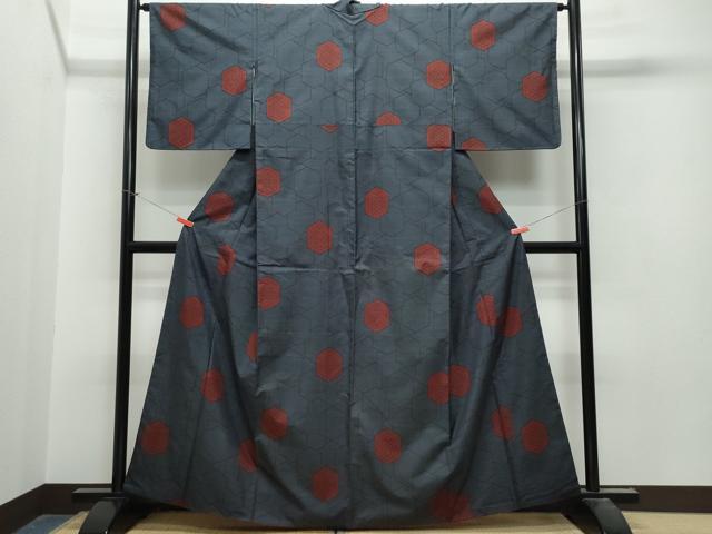 平和屋着物●本場大島紬　7マルキ　泥染め　亀甲花文　証紙付き　正絹　逸品　CAAT7108vf