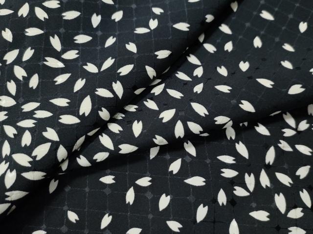 平和屋着物●上質な小紋　舞花びら　黒地　正絹　逸品　CAAU1669yc