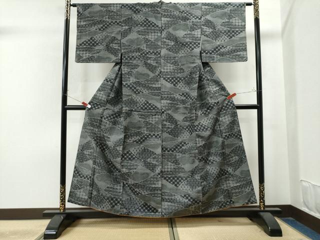 平和屋着物●上質な紬　吉祥文　黒地　正絹　逸品　CAAU1731yc 平和屋着物○上質な紬 吉祥文 黒地 正絹 逸品 CAAU1731yc