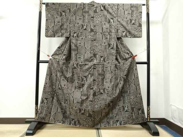 平和屋着物●本場大島紬　7マルキ　西洋風景文　正絹　逸品　CAAW3836vf 平和屋着物○本場大島紬 7マルキ 西洋風景文 正絹 逸品 CAAW3836vf