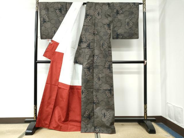 平和屋着物○本場大島紬 7マルキ 亀甲重ね花文 正絹 逸品 CAAU2050yc