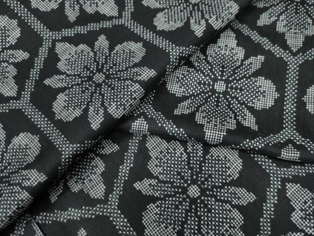 平和屋着物●本場大島紬　7マルキ　亀甲花文　正絹　逸品　CAAU2144yc