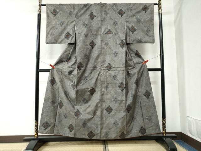 平和屋着物●本場大島紬　９マルキ　菱重ね吉祥花文　正絹　逸品　未使用　CAAU1941yc 平和屋着物○本場大島紬 9マルキ 菱重ね吉祥花文 正絹 逸品 未