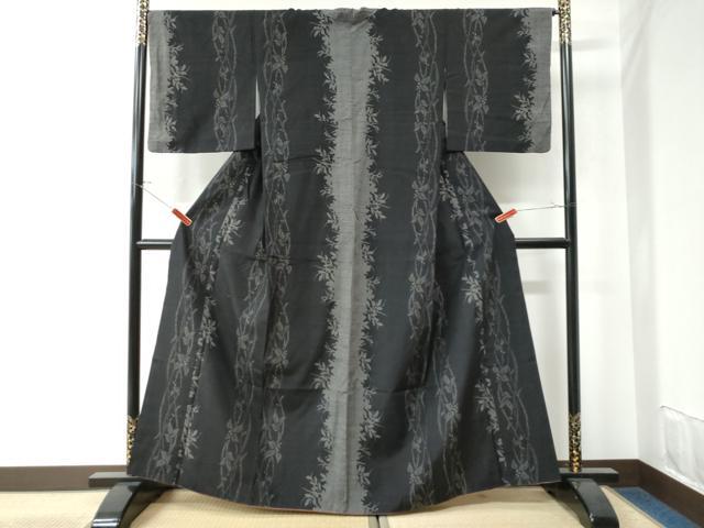 平和屋着物○結城紬 飛び亀甲柄 南天文 黒地 健勝苑扱い 正絹 逸品