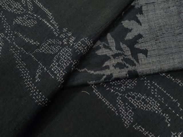 平和屋着物○結城紬 飛び亀甲柄 南天文 黒地 健勝苑扱い 正絹 逸品