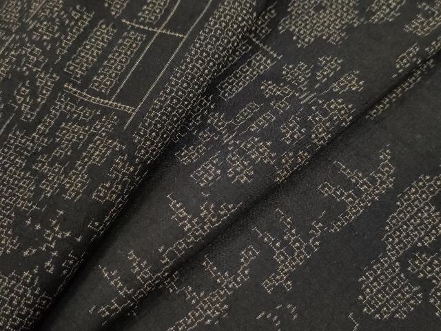 平和屋着物●結城紬　80亀甲　雲取り風景草花文　黒地　正絹　逸品　未使用　CAAU3058yc
