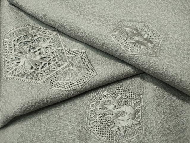 [未使用、しつけ糸付き] スワトウ刺繍着物　 K3-31 未使用、しつけ糸付き] スワトウ刺繍着物 K3-31