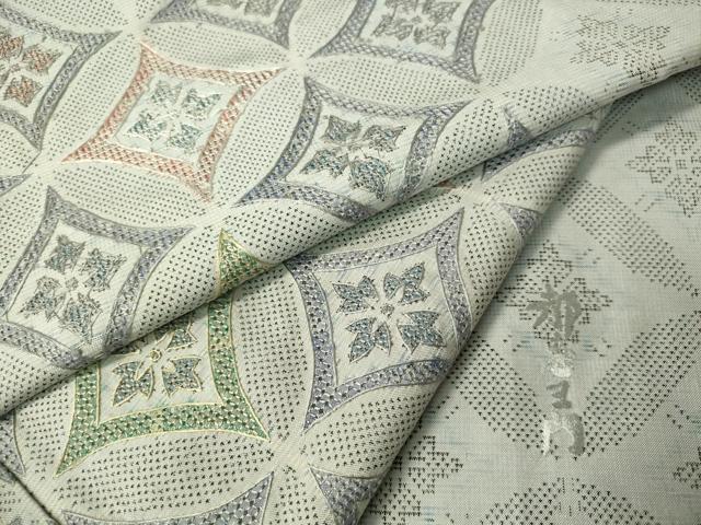 平和屋着物○本場大島紬 白大島 9マルキ 七宝花文 正絹 逸品 未