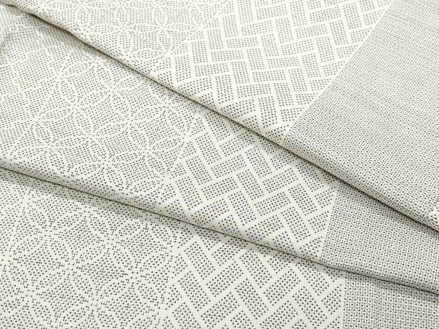 平和屋着物●本場大島紬　白大島　160亀甲　吉祥間道　正絹　逸品　CAAV6473vf