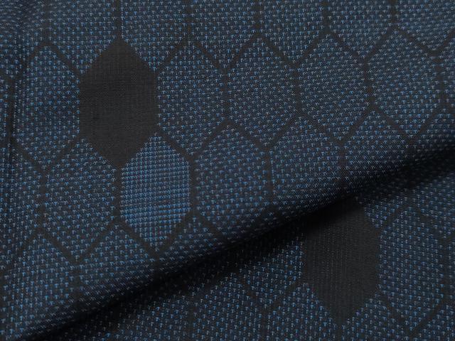 平和屋着物○本場大島紬 9マルキ 亀甲文 山下織物謹製 証紙付き 正絹