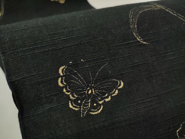 平和屋着物○半幅帯 紬地 花蝶文 黒地 金彩 正絹 逸品 CAAV6948hy