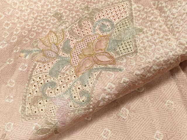平和屋着物▽中国三大刺繍　スワトウ刺繍　訪問着　単衣　絞り　地紙重ね花唐草文　金彩　正絹　逸品　CAAV8876gh_4
