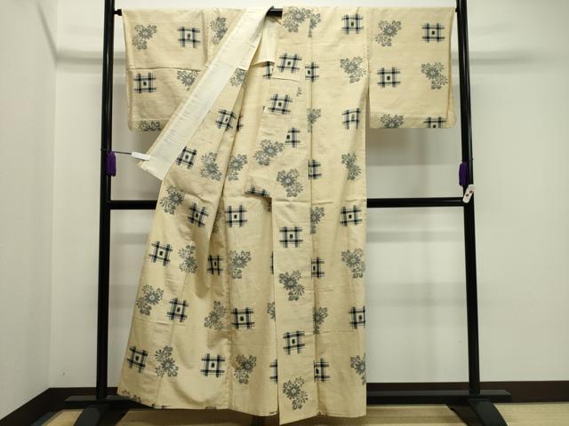 平和屋着物●上質な紬　白大島　吉祥花唐草文　正絹　逸品　CAAU1685yc 平和屋着物○上質な紬 白大島 吉祥花唐草文 正絹 逸品 CAAU1685yc