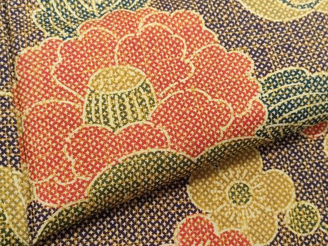 平和屋着物●本場染大島紬　舞蝶草花文　正絹　逸品　CAAW3698vf 平和屋着物○本場染大島紬 舞蝶草花文 正絹 逸品 CAAW3698vf