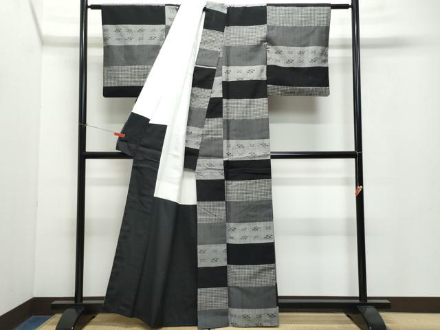 平和屋着物●上質な紬　石摺　伝統工芸士　馬渕登作　横段吉祥文　反端付き　正絹　逸品　CAAW0949vf 平和屋着物○上質な紬 石摺 伝統工芸士 馬渕登作 横