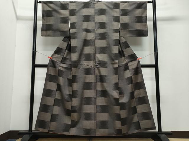 平和屋着物○本場大島紬 9マルキ 梅笹文 正絹 逸品 AAAV9440ph