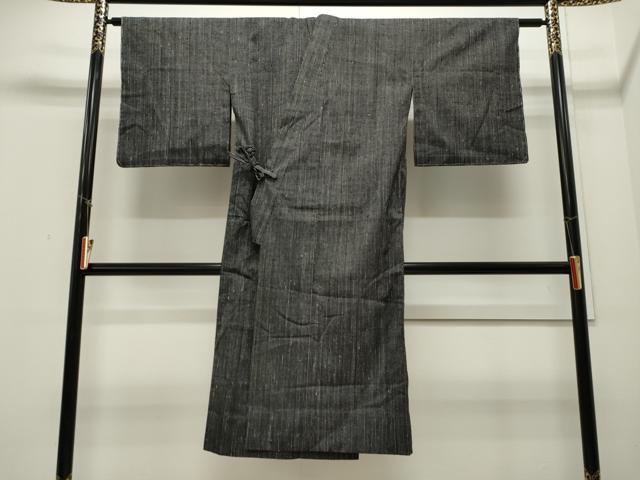 平和屋着物＃道中着　単衣　紬地　縞　黒地　ロング丈　正絹　逸品　CAAW4914dy