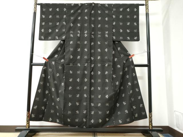 平和屋着物●本場大島紬　9マルキ　地空き　舞花文　正絹　逸品　CAAW7539yc 平和屋着物○本場大島紬 9マルキ 地空き 舞花文 正絹 逸品 CAAW7539yc