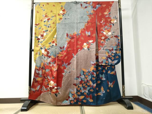 平和屋着物●豪華振袖　枝椿舞蝶文　金彩　正絹　逸品　CAAW7941yc