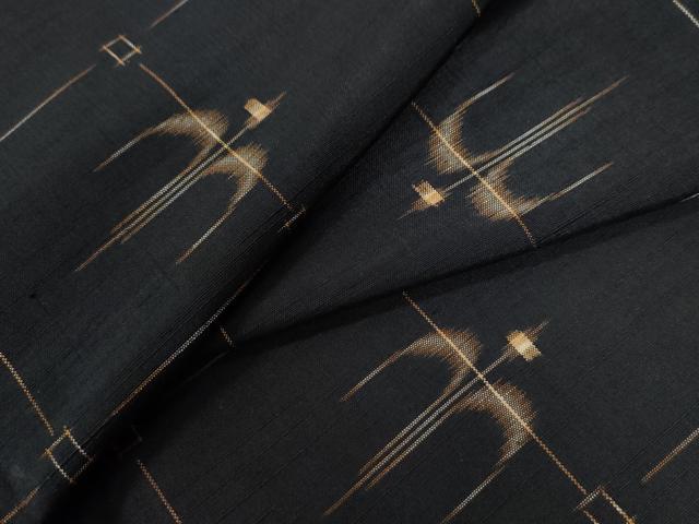 平和屋着物●本場琉球紬　絣文様　黒地　正絹　逸品　CAAW8394yc