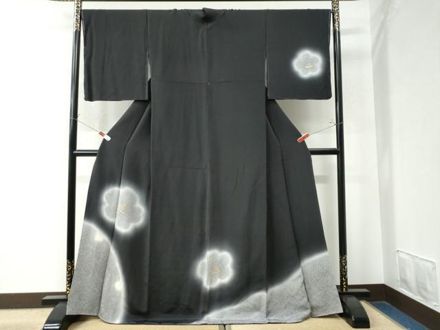 平和屋着物●訪問着　鹿の子舞花文　暈し染め　黒地　金彩　鬼しぼ縮緬　正絹　逸品　未使用　CAAW8731yc