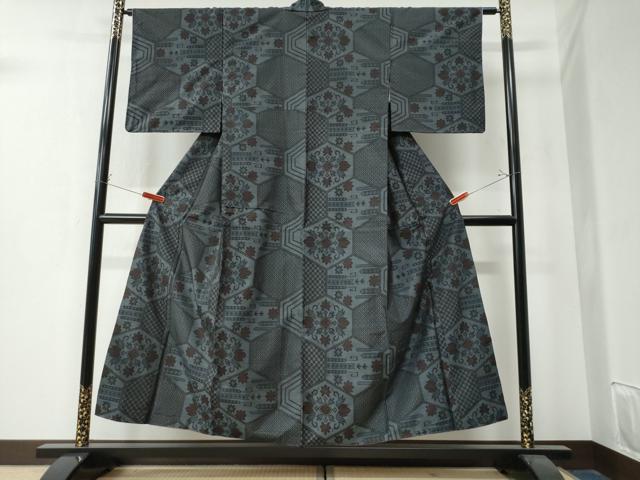 平和屋着物●本場大島紬　リバーシブル　亀甲吉祥花唐草文　紅藤色　正絹　逸品　CAAZ3408yc