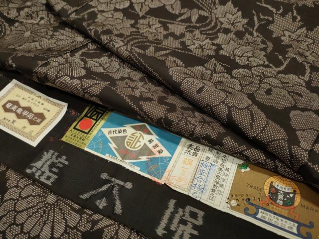 平和屋着物●本場大島紬　7マルキ　泥染め　流水草花文　東絹織物株式会社謹製　証紙付き　正絹　逸品　CABA1327gh