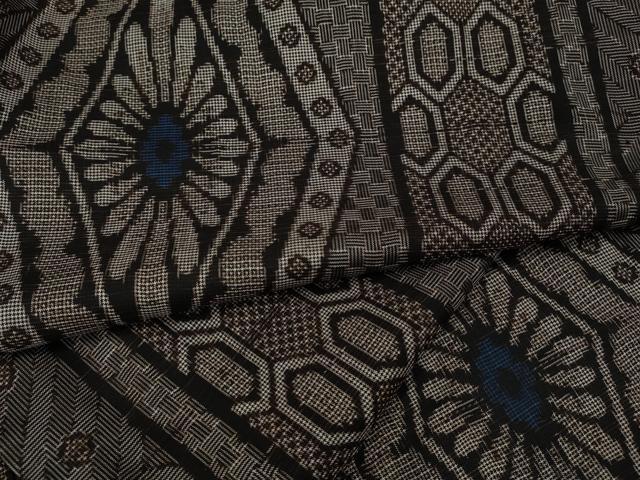 平和屋着物●本場大島紬　龍郷絣　菱花文　正絹　逸品　CABA8077ut