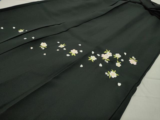 平和屋着物●女性　行灯袴　総刺繍　舞桜文　黒色　金糸　洗える着物　CABB0290gh