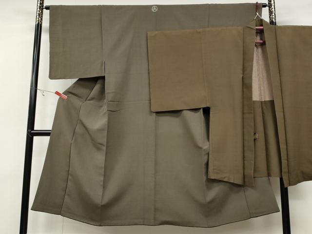 平和屋着物●男性　紬　羽織セット　着物：生壁色　羽織：＆#40643；枯茶色　羽織紐付き　正絹　逸品　CABB6346ut