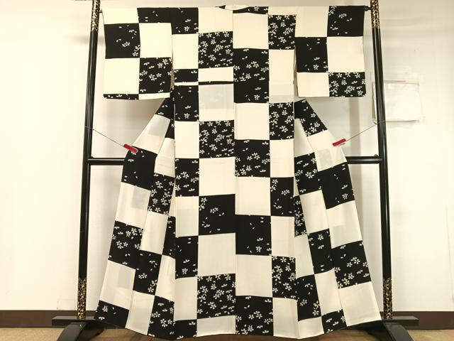 平和屋着物●上質な小紋　市松舞桜　正絹　逸品　CABC2663vp