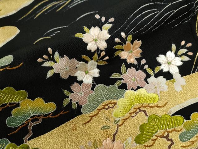 平和屋着物●豪華黒留袖　刺繍　霞浜松帆船花文　金糸　正絹　逸品　未使用　CABC6526yc 平和屋着物○豪華黒留袖 刺繍 霞浜松帆船花文 金糸 正絹 逸品 未使用