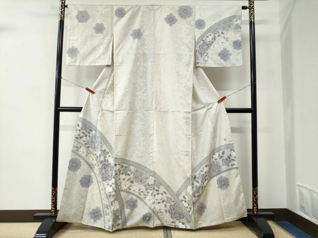平和屋着物●訪問着　本場大島紬　白大島　9マルキ　作家物　絞り　舞花文　正絹　逸品　CABC6730yc 平和屋着物○本場大島紬 白大島 9マルキ 流水草花文 正絹 逸品 未使用