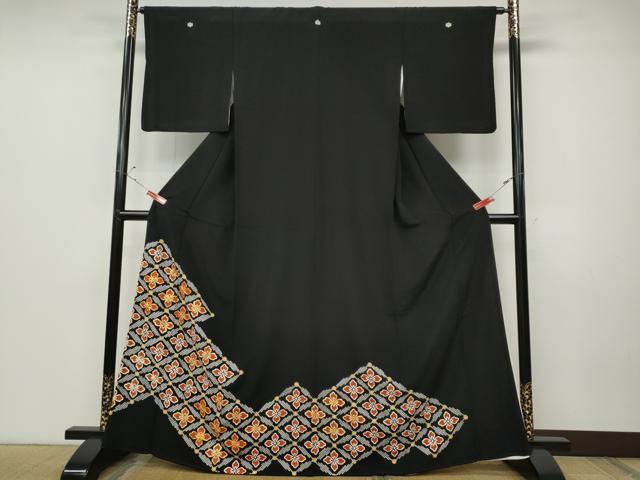 平和屋着物●豪華黒留袖　駒刺繍　花菱文　金彩　正絹　逸品　CABD0193ut 平和屋着物□豪華黒留袖 駒刺繍 地紙飛鶴花文 金彩 正絹 逸品