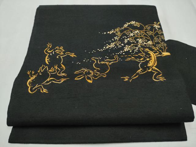 平和屋着物●九寸名古屋帯　紬地　総刺繍　鳥獣戯画　黒地　正絹　逸品　CABD5877hy 平和屋着物○九寸名古屋帯 紬地 総刺繍 鳥獣戯画 黒地 正絹 逸品