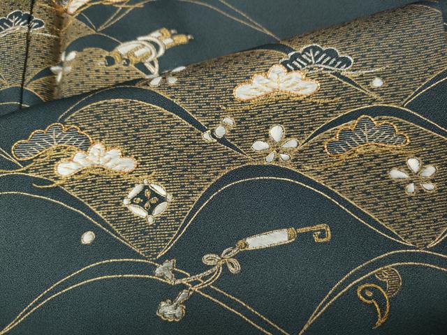 平和屋着物●訪問着　駒刺繍　宝尽くし松花文　金彩　正絹　逸品　CABD7457ut 平和屋着物○訪問着 駒刺繍 宝尽くし松花文 金彩 正絹 逸品 CABD7457ut