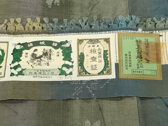 平和屋着物●結城紬　奥順　はたおり娘　80亀甲　舞蝶花唐草間道　やまと誂製　証紙付き　正絹　逸品　未使用　CABD8815gh_8