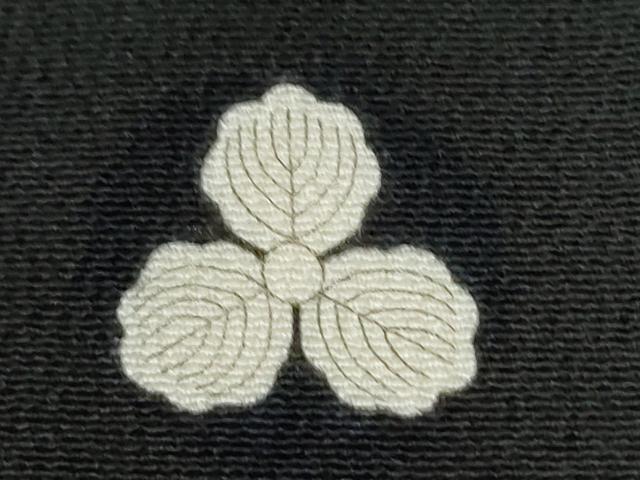 アンティーク　黒留袖　金駒刺繍　刺繍　扇　梅花　菊花　着物　016b p 平和屋着物○創業460年・千總 黒留袖 駒刺繍 扇面飛鶴宝尽くし花唐草文
