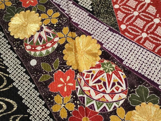 平和屋着物●豪華振袖　駒刺繍　絞り　熨斗吉祥流水毬花文　黒地　金彩　正絹　逸品　CABE2635yc_4