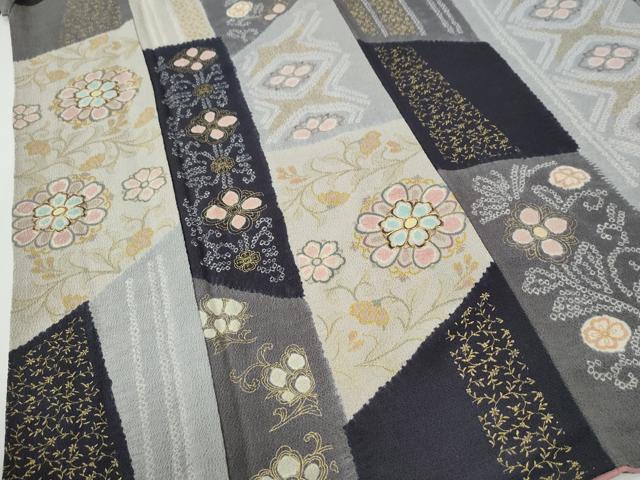 平和屋着物●上質な小紋　胴抜き仕立て　駒刺繍　絞り　吉祥花唐草文　金彩　鬼しぼ縮緬　正絹　逸品　CABE3167yc_3