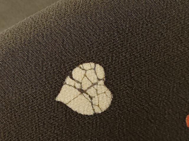 平和屋着物●全通柄九寸名古屋帯　一珍染め　クローバー　黒地　鬼しぼ縮緬　正絹　逸品　CABE3650dy 平和屋着物○九寸名古屋帯 型染め 椿 鬼しぼ縮緬 正絹 逸品 CABD5894hy