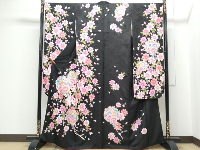 平和屋着物●豪華振袖　駒刺繍　花束文　黒地　銀通し地　正絹　逸品　CABE6621th