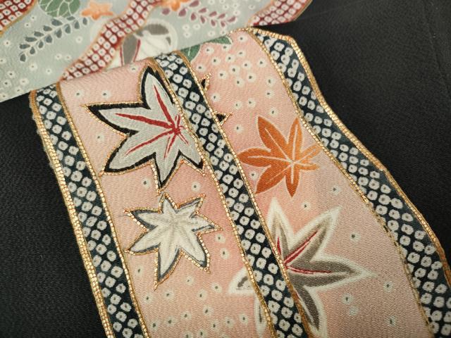 平和屋着物○豪華振袖 駒刺繍 熨斗草花文 黒地 金彩 正絹 逸品