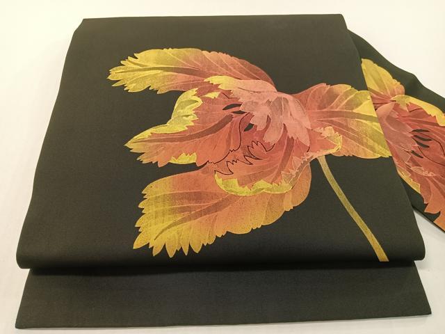 平和屋着物●塩瀬　九寸名古屋帯　作家物　手描き　ろうけつ染め　枝花文　黒地　正絹　逸品　CABF0791vp 31,200円