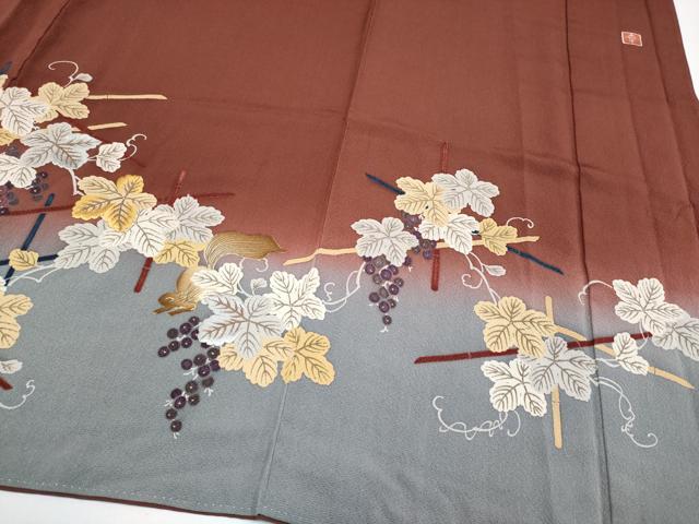 平和屋着物●ファッションデザイナー 花井幸子　訪問着　刺繍　リス　葡萄蔦の葉文　暈し染め　正絹　逸品　CABG3340tx_4