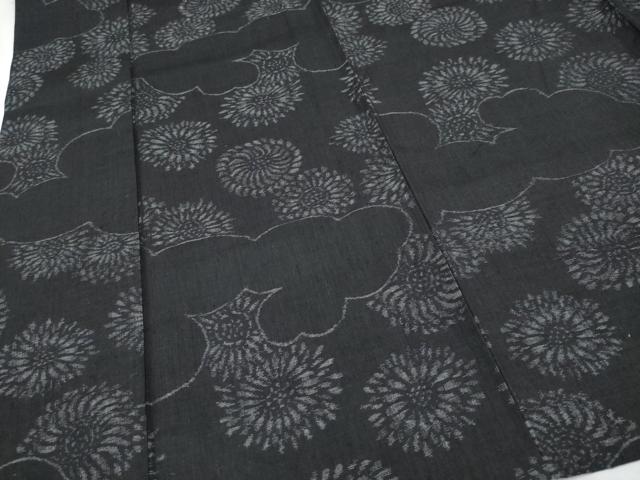 平和屋本店■極上　本場結城紬　重要無形文化財　単衣　雲取り舞花文　黒地　証紙付き　逸品　CYAA1588s5 平和屋本店□極上 本場結城紬 重要無形文化財 単衣 雲取り舞花