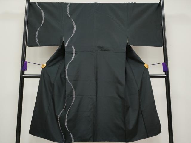 刺繍入り大島紬　雅楽器尽くし　黒地　正絹　身丈164裄66.5⭐︎着物のみ 平和屋着物○訪問着 本場染大島紬 刺繍 刺し子 吉祥文 やまと誂製