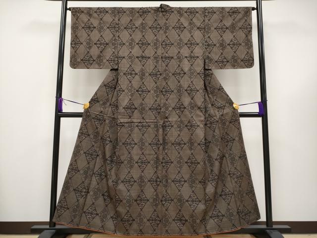 平和屋着物●本場大島紬　7マルキ　天井菱草花文　正絹　逸品　CAAS7043yc 平和屋着物○本場大島紬 7マルキ 天井菱草花文 正絹 逸品 CAAS7043yc