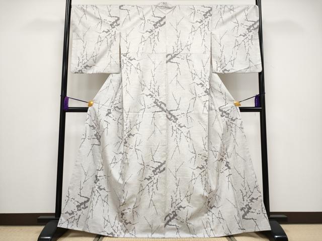 平和屋着物○極上 本場大島紬 白大島 9マルキ 総絣 枝梅文