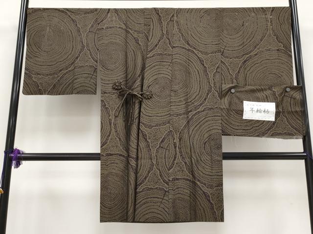 平和屋着物■極上 スリーシーズン 春夏秋 塵除け 道中着 ロング丈 捩り織 紋紗 年輪柄 大島紬工房中賀和 黒鳶色 反端付き 逸品　CYAA3072s5